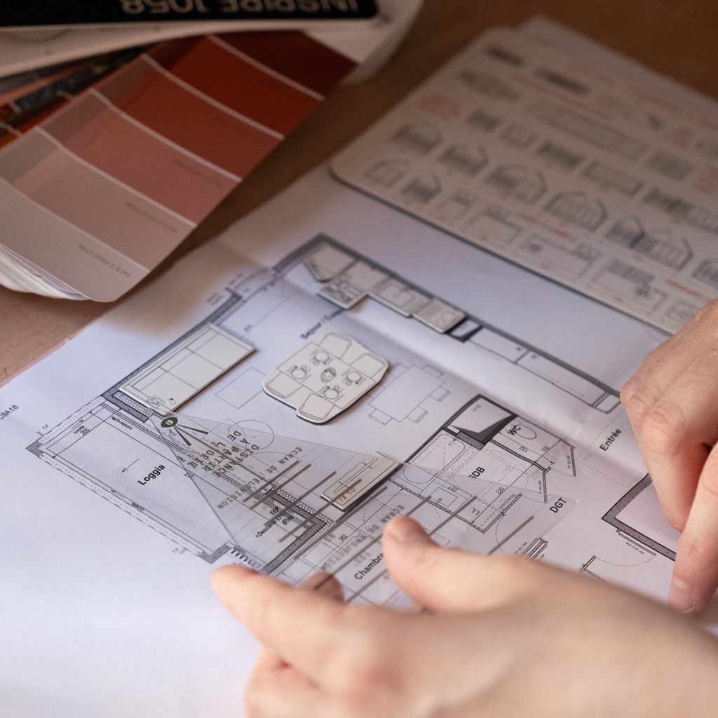 Analyse de plan d’appartement et choix de couleurs lors d’un accompagnement en architecture d’intérieur à Lyon, optimisation d’espace et conception sur mesure