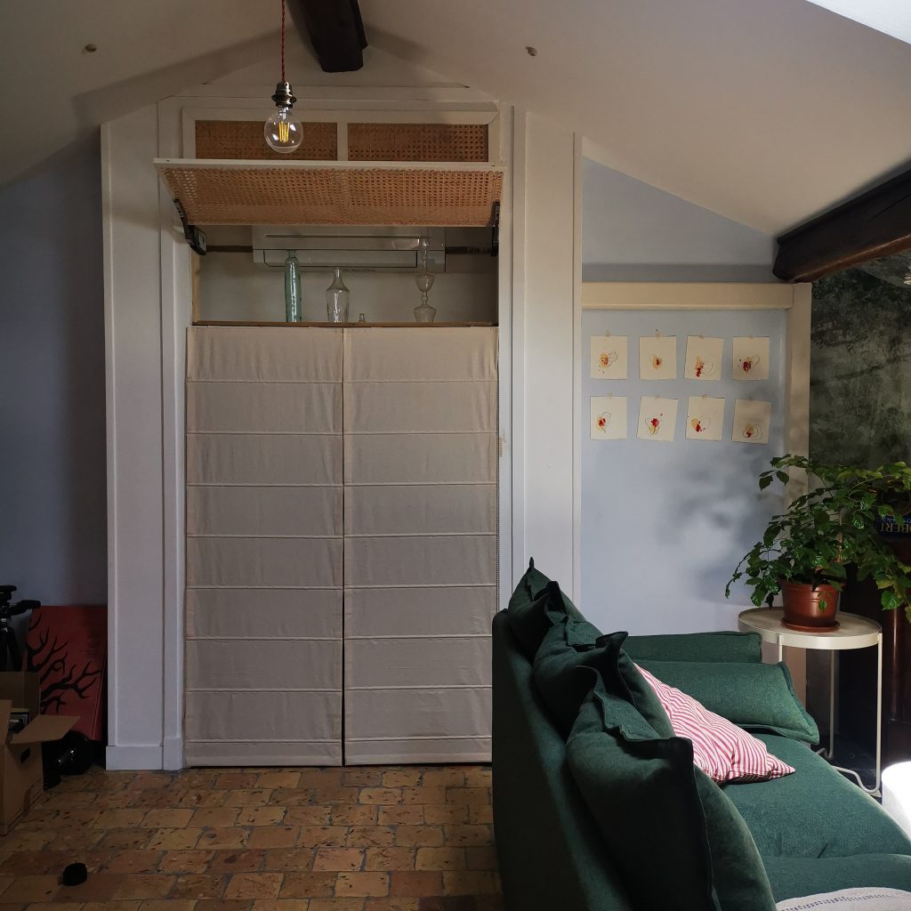 rangements sur mesure et banquette, optimisation d’un espace de vie par designer d’intérieur à Lyon